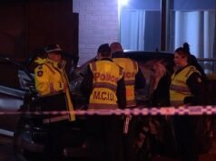 Hoppers Crossing: Horror cuando un niño de 13 años muere en un robo fallido de auto, mientras otros tres adolescentes son rescatados de los restos aplastados de un Skoda robado