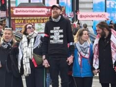 El activista pro palestino que acosó a Matt Lucas en la estación del metro de Londres “porque el actor es judío” pierde su trabajo por el incidente