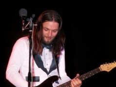 La guitarra Black Stratocaster tocada por Dave Gilmour de Pink Floyd se vende por £ 10,9 millones, la más cara de la historia