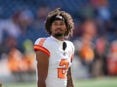 La estrella de la NFL rompe el silencio sobre una cuenta impostora en las redes sociales que engañó a su equipo durante casi un año