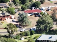 El misterio rodea la muerte de un hombre encontrado junto a una mujer gravemente herida en una casa rural: un hombre de 30 años arrestado en un restaurante de comida rápida cercano