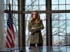 La ex portavoz del DHS de Kristi Noem está compitiendo por un ostentoso trabajo en Fox News… pero una inquietante acusación contra su marido asusta a los ejecutivos.