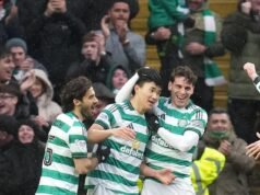 CELTIC 3 MOTHERWELL 1: Los hombres de Parkhead mantienen vivas sus esperanzas de título después de que los elegantes Steelmen de Jens Berthel Askou fueran derrotados por una tarjeta roja en la segunda mitad