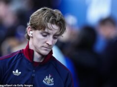 Anthony Gordon responde a las “tonterías totales” de Alan Shearer y Wayne Rooney y les dice que “lo hagan mejor”, después de que los expertos criticaran su actitud hacia los banquillos del Barcelona.