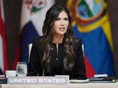 Los principales leales a Kristi Noem desplazados por la Casa Blanca mientras la paranoia de la LISTA NEGRA arrasa el departamento implosionado