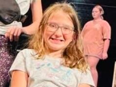 Niña de 12 años, molesta después de que una icónica banda de rock le impidiera cantar en el escenario con ellos porque usa silla de ruedas.