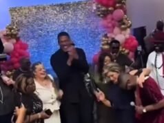 Imágenes conmovedoras muestran a Anthony Joshua bailando con las mamás de sus dos amigos fallecidos, después del sincero discurso del Día de la Madre