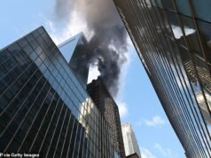 Rascacielos se incendia en Midtown Manhattan cerca de la ruta del desfile del Día de San Patricio