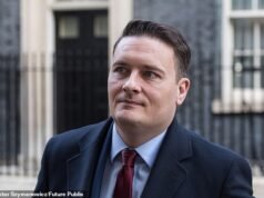 Las farmacias son tachadas de “totalmente inmorales” por el aumento del precio de la vacuna contra la meningitis