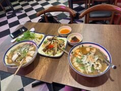 Los australianos critican a un popular restaurante vietnamita después de detectar detalles extraños en la respuesta del personal a las reseñas en línea