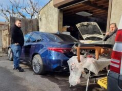 Los mecánicos deshonestos que repararon automóviles ilegalmente para venderlos en AutoTrader recibieron una factura legal de £ 150 000 después de una disputa de estacionamiento con un vecino vendedor de helados.