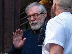 Las víctimas de los atentados del IRA Provisional en Inglaterra retiran la demanda por daños y perjuicios contra el ex presidente del Sinn Féin, Gerry Adams.