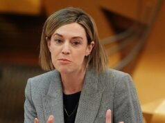 Los profesores pueden registrar bolsas en busca de drogas… pero primero deben pedir permiso al estudiante