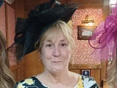 Pensionista “loco por los gatos” amenazado con una multa de £2,500 por alimentar a 30 felinos salvajes en un polígono industrial, mientras los dueños de negocios se quejan de que los trabajadores no pueden hacer su trabajo y tratan de rociar a los moggies con lejía.