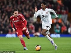 DENTRO DE LA EFL: La estrella de Barnsley, VIMAL YOGANATHAN, cuenta cómo se ‘recuperó’ después del rechazo del Liverpool, los secretos del mediocampo que está aprendiendo del jefe de Tykes, Conor Hourihane, y cómo allanó el camino para los jugadores del sur de Asia.