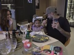 Dentro del mundo de Neymar: la superestrella da un vistazo a su vida en Brasil con camisetas de Ronaldo y Lionel Messi colgadas en la pared, viajes privados en helicóptero y sesiones de recuperación en su exclusiva sala de juegos.