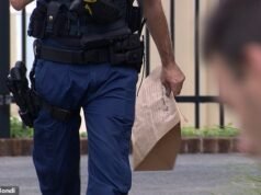 Actualizado después de que un adolescente supuestamente dispara un arma a un compañero de estudios en la escuela secundaria Rose Bay