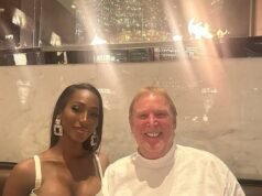 El multimillonario propietario de los Raiders de Las Vegas, Mark Davis, de 70 años, parece hacer pública su novia joven y glamorosa