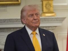 El índice de aprobación de Trump cae al nivel más bajo de su historia a medida que los estadounidenses recurren a la guerra en Irán y los precios de la gasolina se disparan