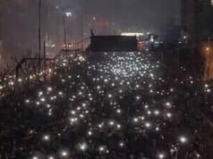 Parte de las medidas desesperadas tomadas por los jóvenes iraníes para romper el apagón de Internet y enviar mensajes de contrabando a sus desesperadas familias… a riesgo de MUERTE, o algo peor.