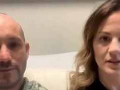 Surfista GOLPE a un tiburón en la nariz con sus propias manos después de que saltó sobre su tabla y le mordió ambas piernas en un ataque frenético