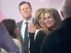 Savannah Guthrie regresa a las redes sociales después de casi tres semanas de silencio mientras su madre Nancy todavía no aparece por ningún lado.