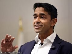 El magnate tecnológico millonario que intenta tomar el escaño en el Congreso de Nancy Pelosi es objeto de burlas sin piedad por parte de los lugareños mientras obtiene el apoyo de una drag queen.