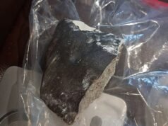 Un meteorito se estrella contra la casa de una mujer mientras toda la ciudad escucha un estallido sónico en la atmósfera