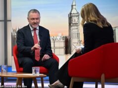 ¡No entrar en pánico! El ministro insiste en que el Reino Unido PUEDE detener los misiles iraníes a pesar de la preocupación por la falta de defensa… y que no hay necesidad de racionar el combustible “tal cual”