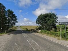 Una mujer y dos hombres heridos graves en un accidente entre un tractor y dos motos