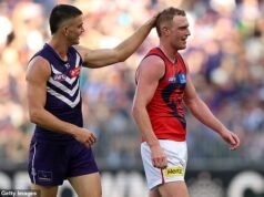 La leyenda del fútbol llama a la estrella de la AFL “falso dura” por burlarse de la calvicie de su rival y burlarse de él por su madre.