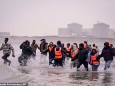 Mahmood planea “deportar a los criminales extranjeros y a los solicitantes de asilo rechazados antes de que puedan apelar la decisión”