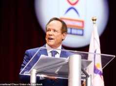 El ‘mentor’ y magnate de las porristas de Charlie Kirk muere en un extraño accidente de pickleball