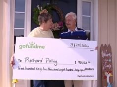 Conductor anciano de DoorDash recibe un cheque por casi $1 millón y revela planes sorprendentes para el futuro después de que extraños inundaran una recaudación de fondos