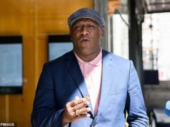 Vea la escalofriante declaración de seis palabras que utilizó la leyenda del fútbol Wendell Sailor antes de que NUEVE policías lo arrestaran luego de un enfrentamiento en un pub, mientras intenta que se desestimen los cargos.