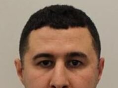 Migrantes argelinos encarcelados tras arrebatarle un reloj de diseño valorado en £65.000 de la muñeca a un conductor mientras éste tomaba una foto de Bentley en Mayfair de Londres junto a su esposa embarazada.