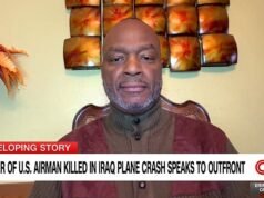 El desconsolado padre del aviador estadounidense asesinado en Irak revela sus devastadoras últimas palabras por teléfono pocas horas antes de su muerte.