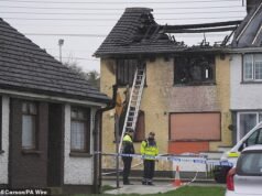 Un hombre es encontrado muerto entre los restos calcinados de la casa donde un niño de cuatro años y su tía abuela murieron en un incendio hace tres meses.