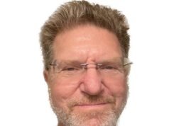 Un abogado de bienes raíces llora en la corte cuando le imponen una multa de más de 4,4 millones de dólares por plan fraudulento, los fiscales dicen que el romance fue financiado