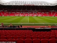 Fanático ‘indefenso’ del Man United, de 76 años, FUERA del asiento que su familia usó durante 77 años en Old Trafford… mientras Sir Jim Ratcliffe desaloja a 1.100 seguidores de su campo para dar paso a una sección de hospitalidad de £425 por cabeza