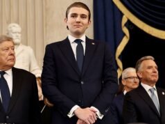 La leyenda de la WWE le dice a Donald Trump que envíe a su hijo Barron, de 20 años, a la guerra después de acusar al presidente de planear un asesinato.