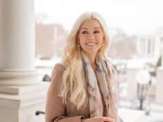 La humillación pública de la joven asistente por parte de Trump la colocó en un camino extraordinario. Ahora, una glamorosa reina de la etiqueta, revela el ‘movimiento de poder’ que perfeccionó para cortejar al ardiente Donald.