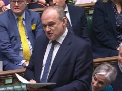 QUENTIN LETTS: Sólo la pluma violeta de Barbara Cartland pudo capturar el momento en que Sir Ed volvió sus ojos hacia el Primer Ministro.