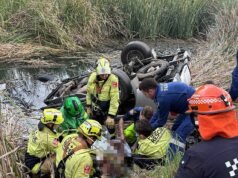 Una notable historia de supervivencia en la que un granjero se encuentra con un conductor herido que quedó atrapado con su SUV durante TRES días después de que se hundió en un arroyo.