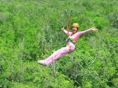 Una estafadora de beneficios que estafó £23,000 en regalos después de afirmar que estaba confinada en su casa debido a la ansiedad es sorprendida haciendo discotecas, haciendo tirolesa y surfeando durante unas vacaciones familiares en Cancún.