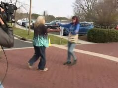 Madre de Carolina del Norte que desapareció hace 24 años encuentra a su hija llorando después de ser encontrada sana y salva