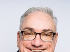 Los secretos del pasado regresan para perseguir al CEO en el centro de una disputa legal sobre medicamentos de gran éxito, juegos de azar y malversación de fondos en una clínica de cirugía estética para celebridades.