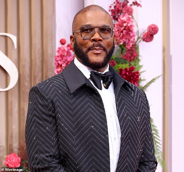 107493047-15687269-Atlanta_based_Director_Tyler_Perry_donated_250_000_worth_of_gift-a-13_17747131734.jpeg