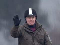 Revelado: Dentro de la caravana de segunda mano plagada de musgo de Andrew, donde “le gusta sentarse” en su jardín en Sandringham