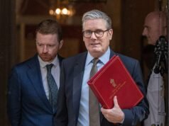 La empresa ‘secreta’ del amigo de Starmer se embolsa 1 millón de libras esterlinas de los contribuyentes tras la venta de las Islas Chagos